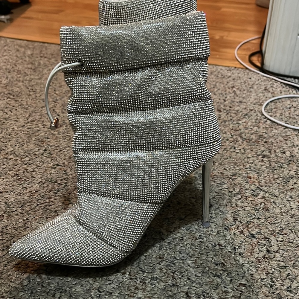 Steve Madden boots wore once